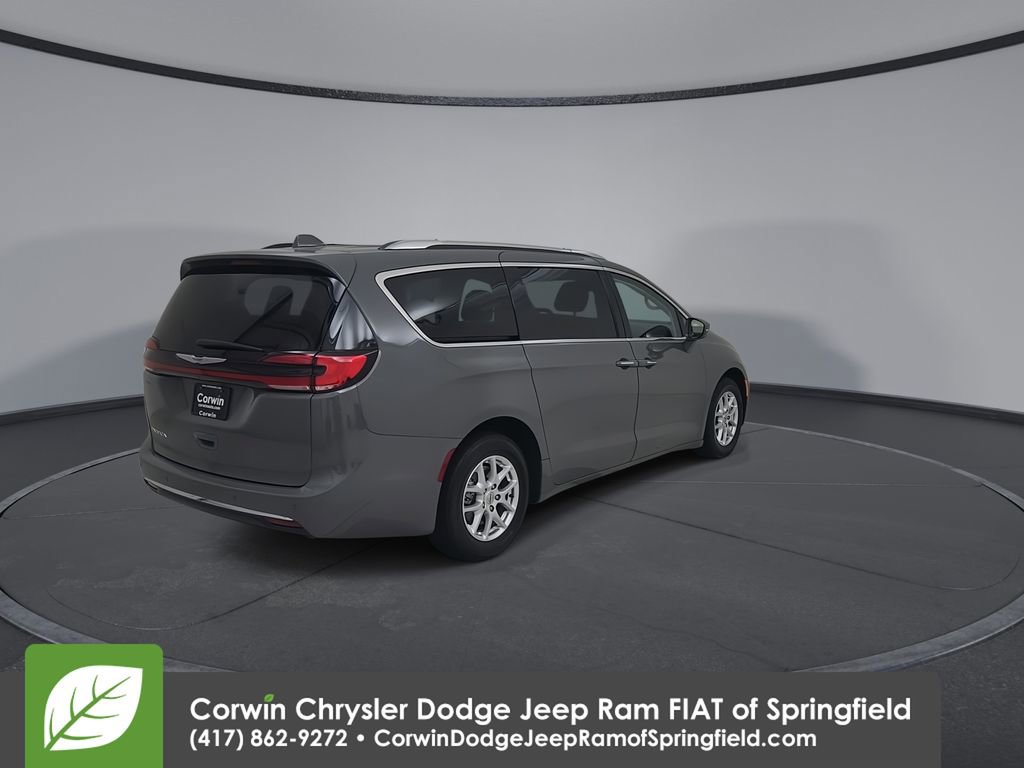 Used 2021 Chrysler Pacifica Touring-L w/ Uconnect Theater Family Group FWD image 14