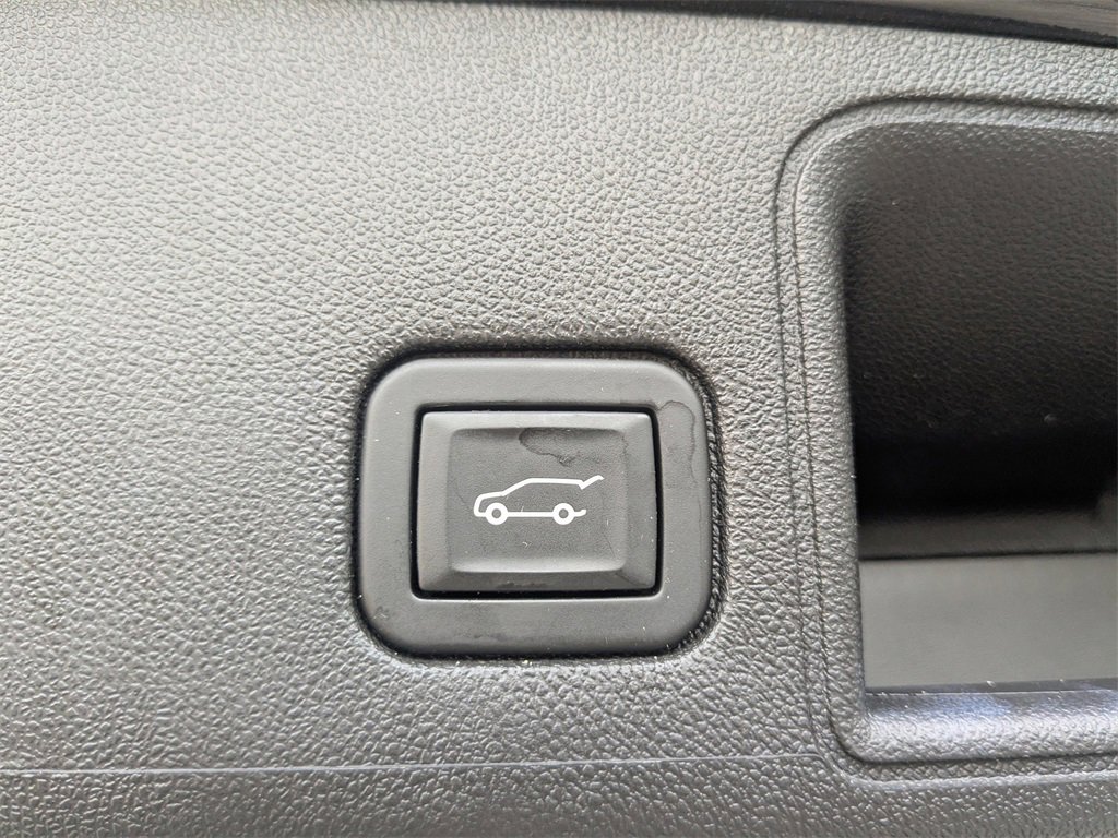 Used 2023 GMC Terrain Denali image 14