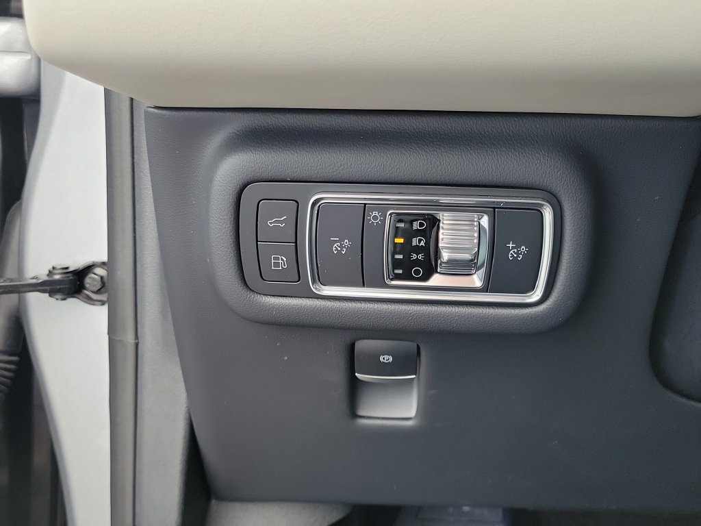Certified 2025 Lincoln Nautilus Premier w/ Equipment Group 102A AWD/4WD image 23