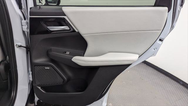 Used 2025 Mitsubishi Outlander SE image 18