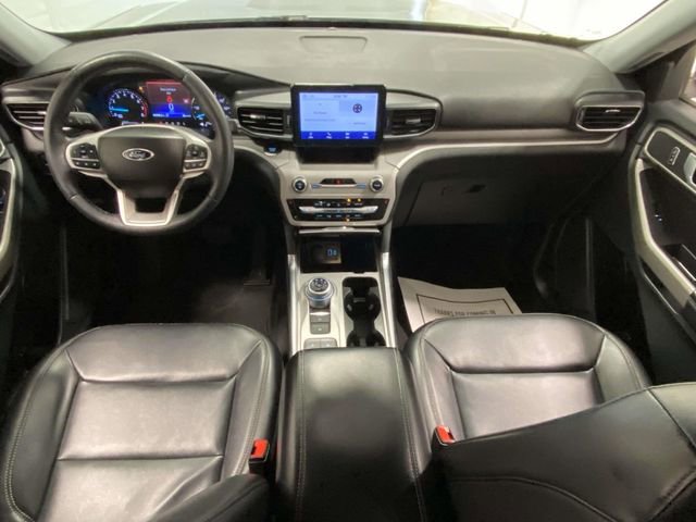 Used 2023 Ford Explorer XLT w/ Equipment Group 202A image 9