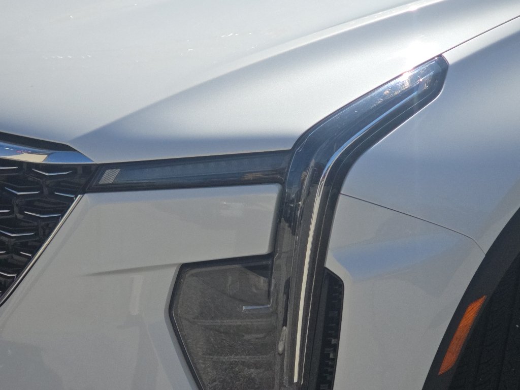 Used 2024 Cadillac XT4 Luxury w/ Cold Weather Package AWD/4WD image 9