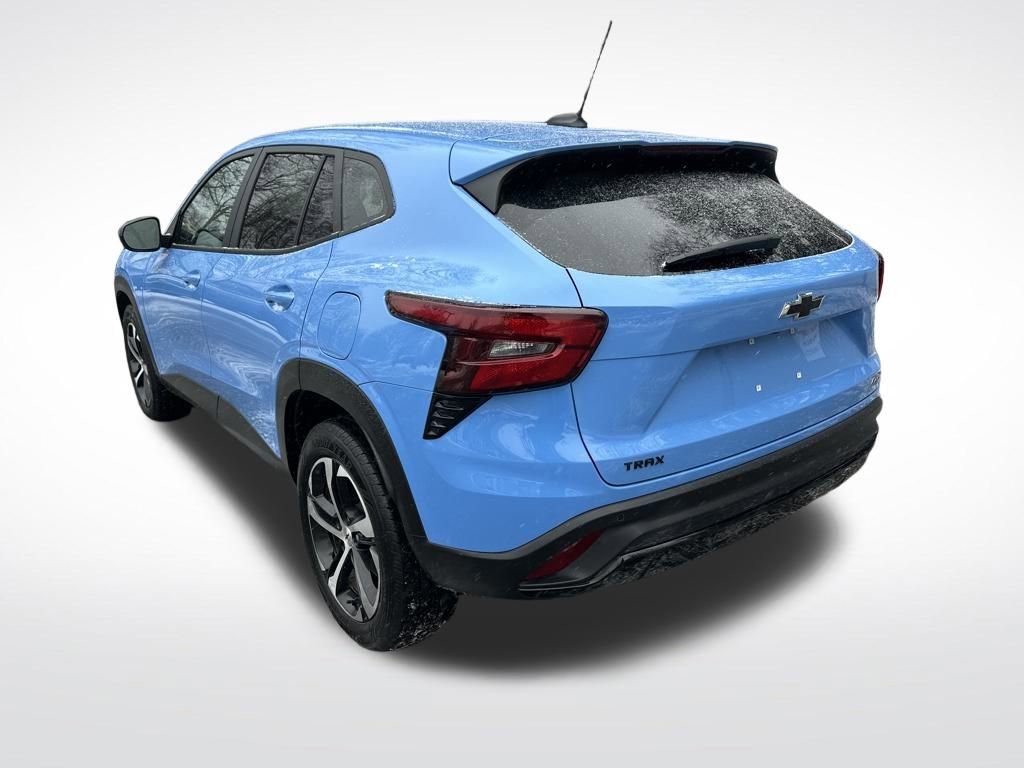 Used 2024 Chevrolet Trax RS w/ Sunroof Package image 3