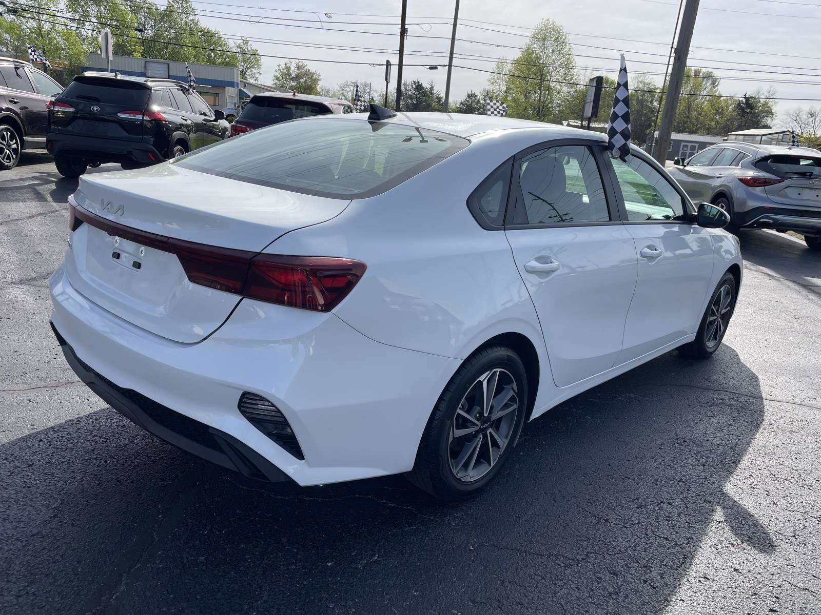Used 2022 Kia Forte LXS w/ LXS Technology Package FWD image 4