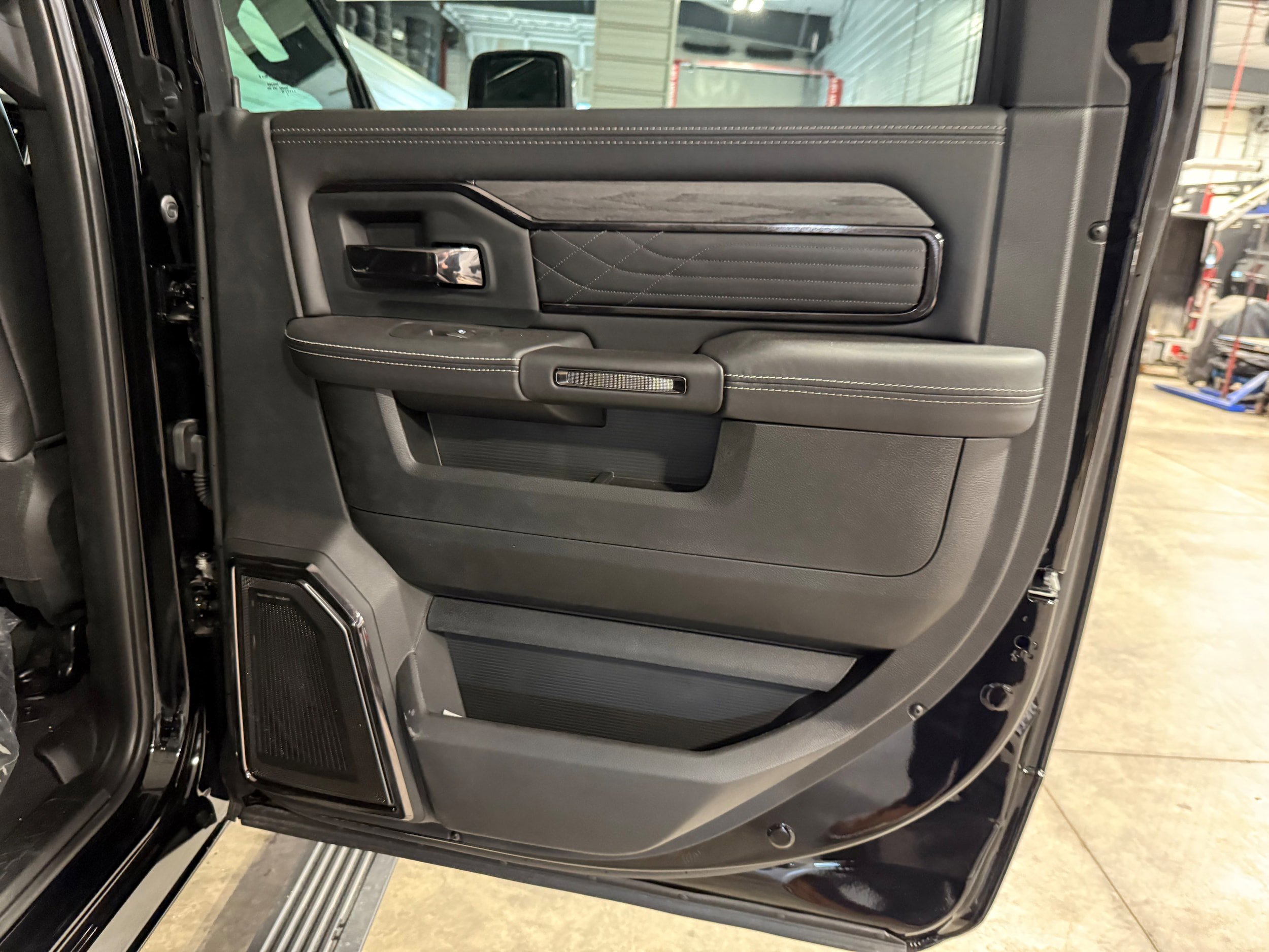 New 2026 RAM 2500 Limited AWD/4WD image 10