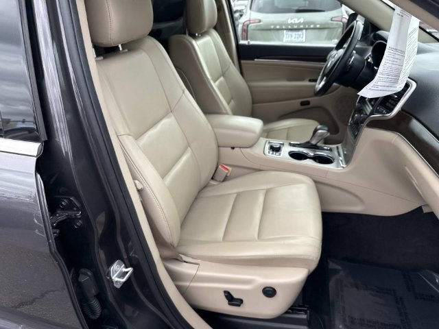 Used 2017 Jeep Grand Cherokee Limited AWD/4WD image 9