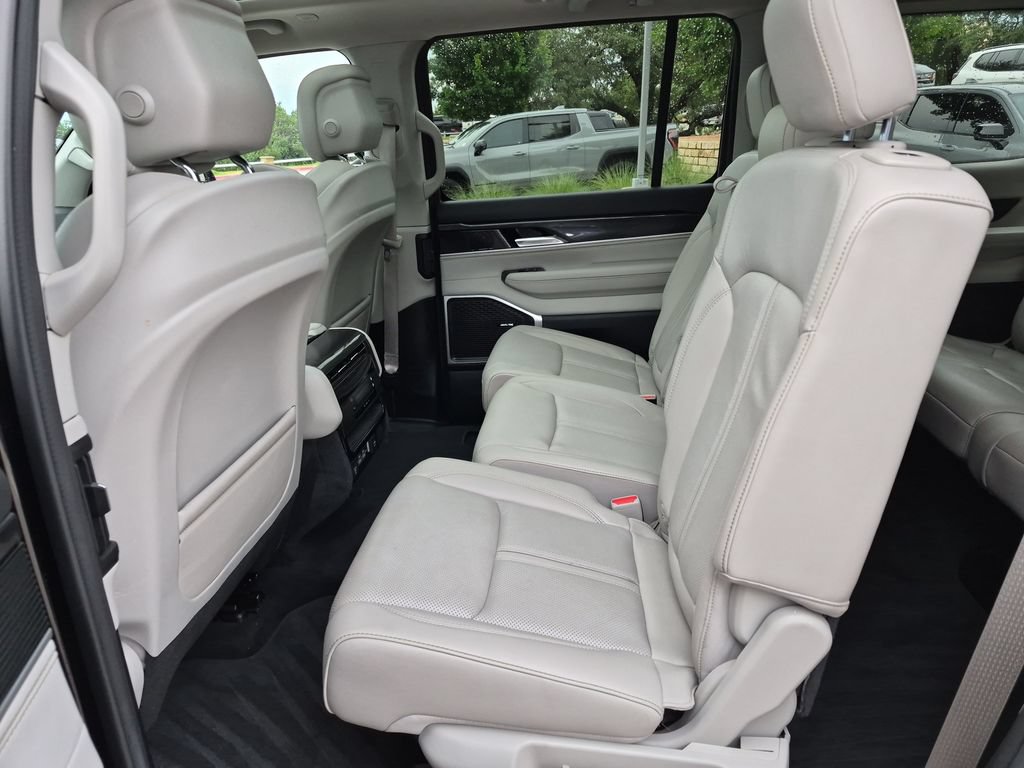 Used 2022 Jeep Wagoneer Series I w/ Premium Group I AWD/4WD image 37