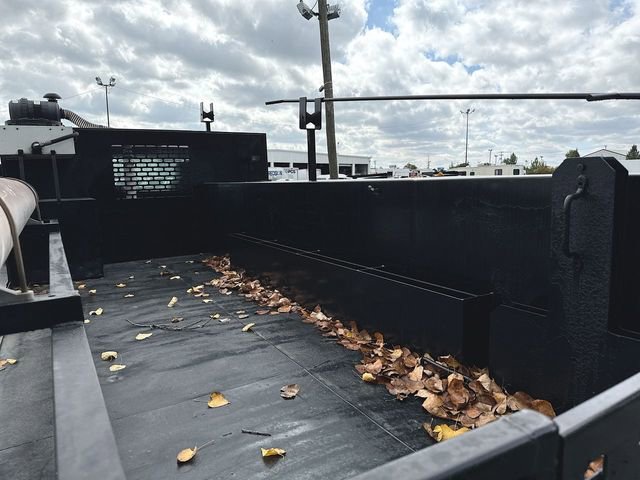 Used 2021 Ford F750 2WD Regular Cab Super Duty image 10