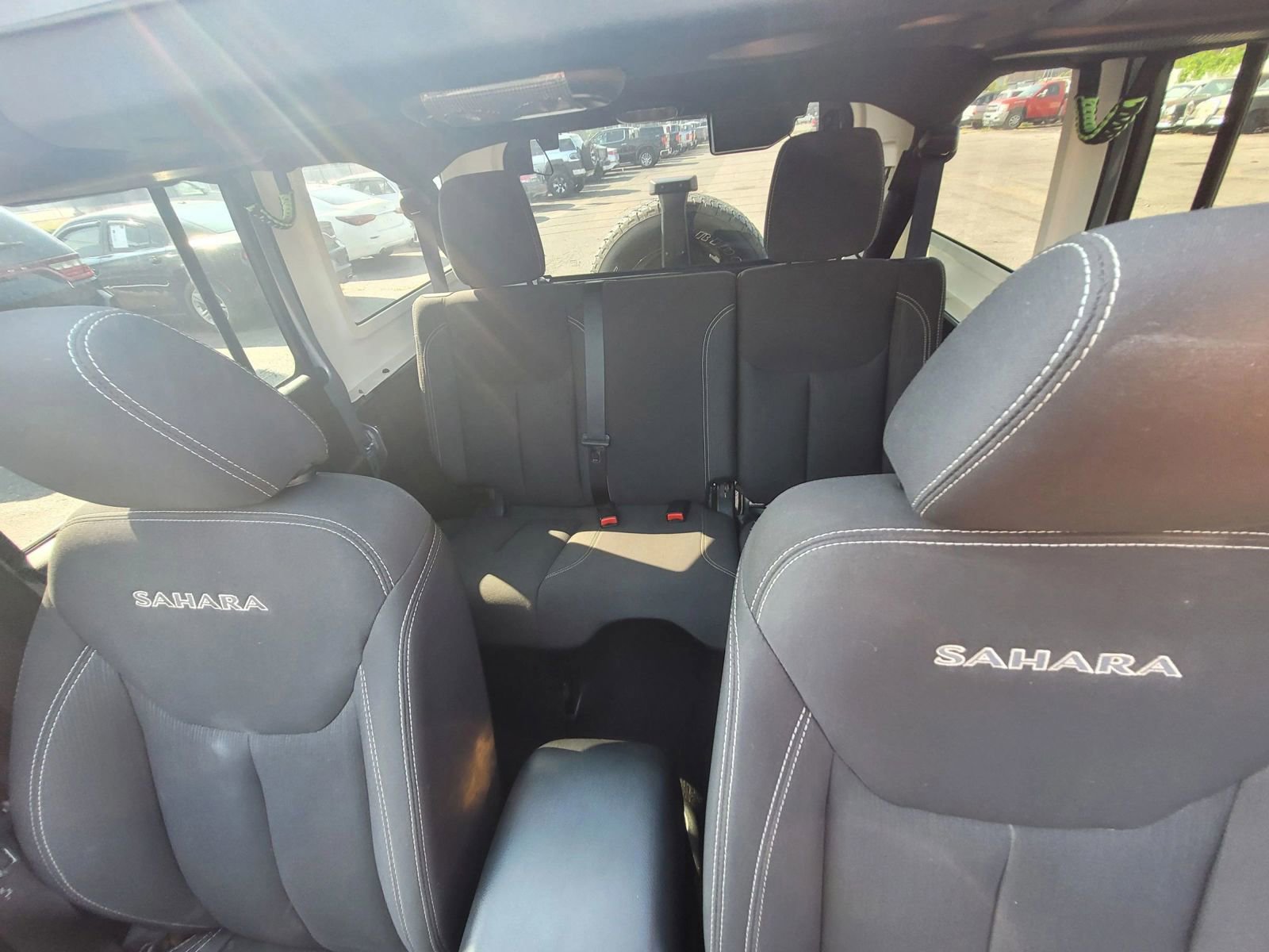 Used 2018 Jeep Wrangler Unlimited Sahara w/ Max Tow Package image 13