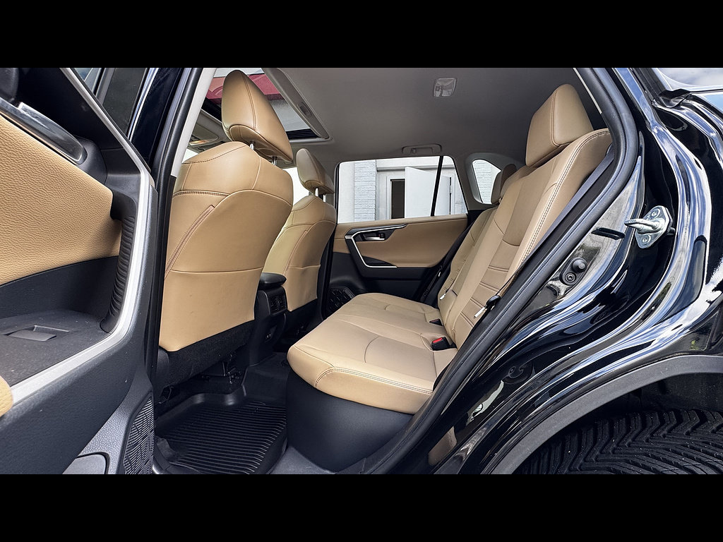 Used 2019 Toyota RAV4 Limited w/ Carpet Mat Package AWD/4WD image 25