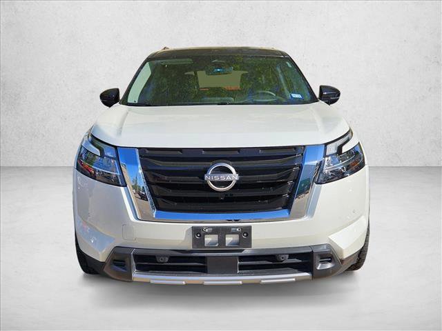 Used 2024 Nissan Pathfinder Platinum image 2
