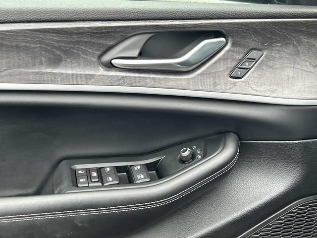 Used 2025 Jeep Grand Cherokee Limited AWD/4WD image 15
