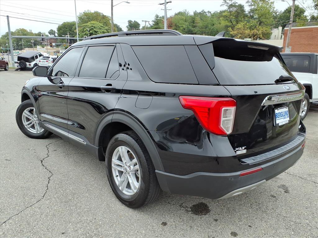 Used 2022 Ford Explorer XLT w/ Equipment Group 202A AWD/4WD image 6