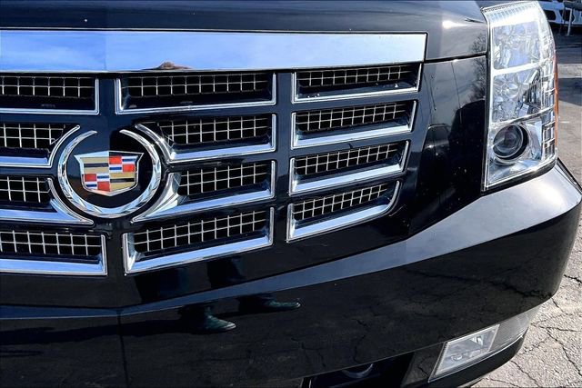 Used 2013 Cadillac Escalade EXT Premium image 26