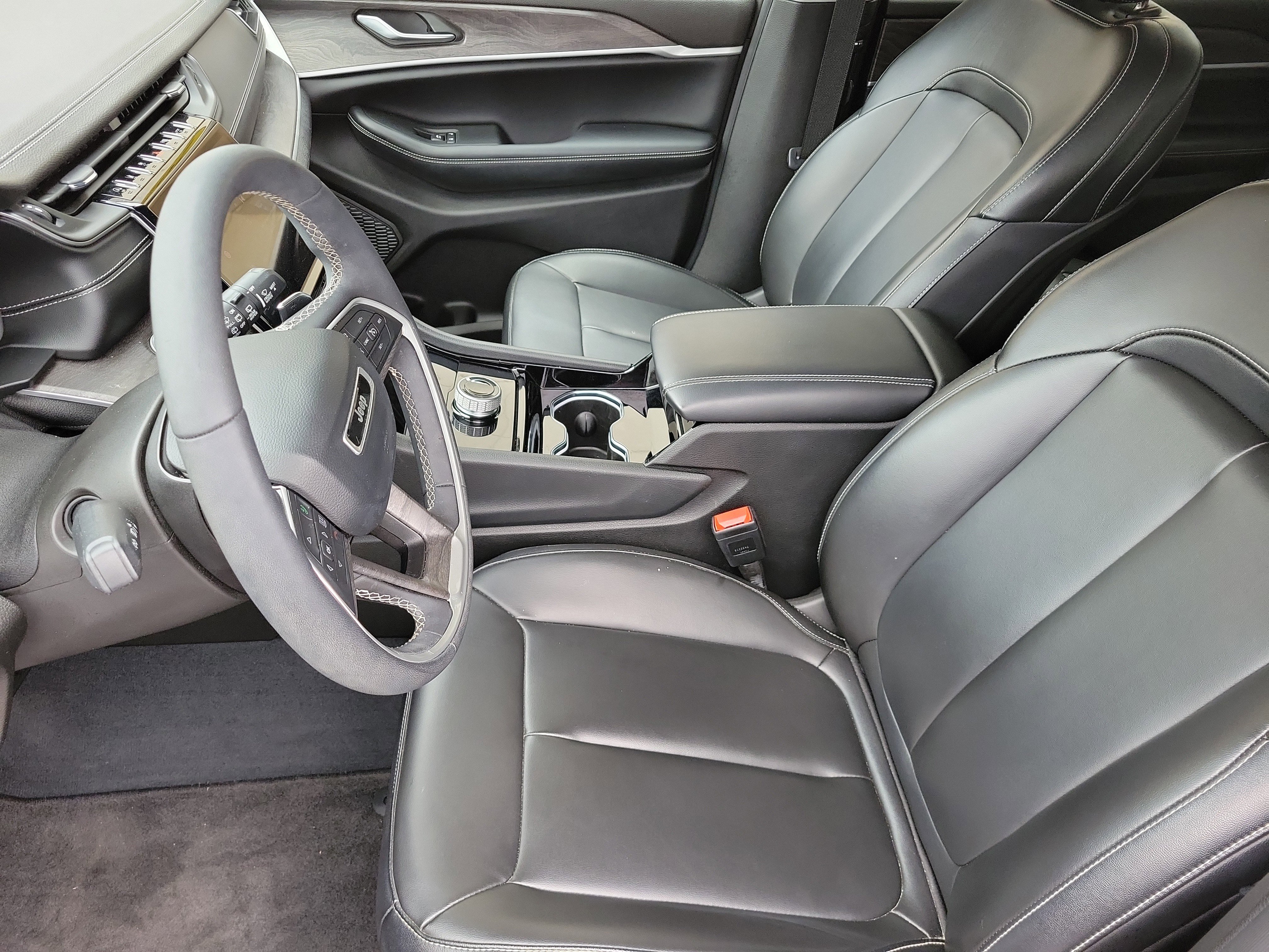 Used 2023 Jeep Grand Cherokee L Limited image 9