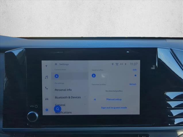 Used 2025 Toyota Camry SE image 16