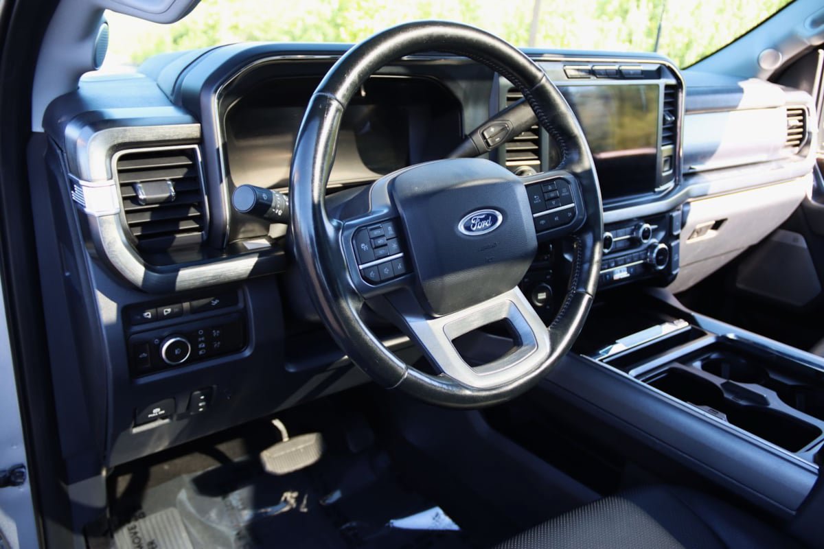 Used 2023 Ford F350 Lariat w/ Lariat Ultimate Package AWD/4WD image 31