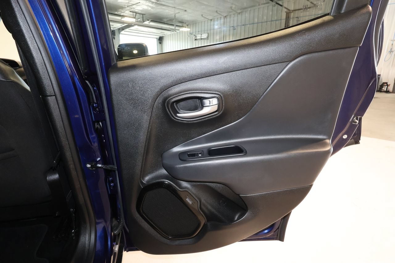 Used 2019 Jeep Renegade Altitude w/ Quick Order Package 2XM AWD/4WD image 19