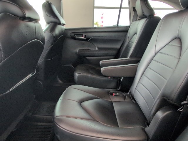 Certified 2024 Toyota Highlander XLE image 20