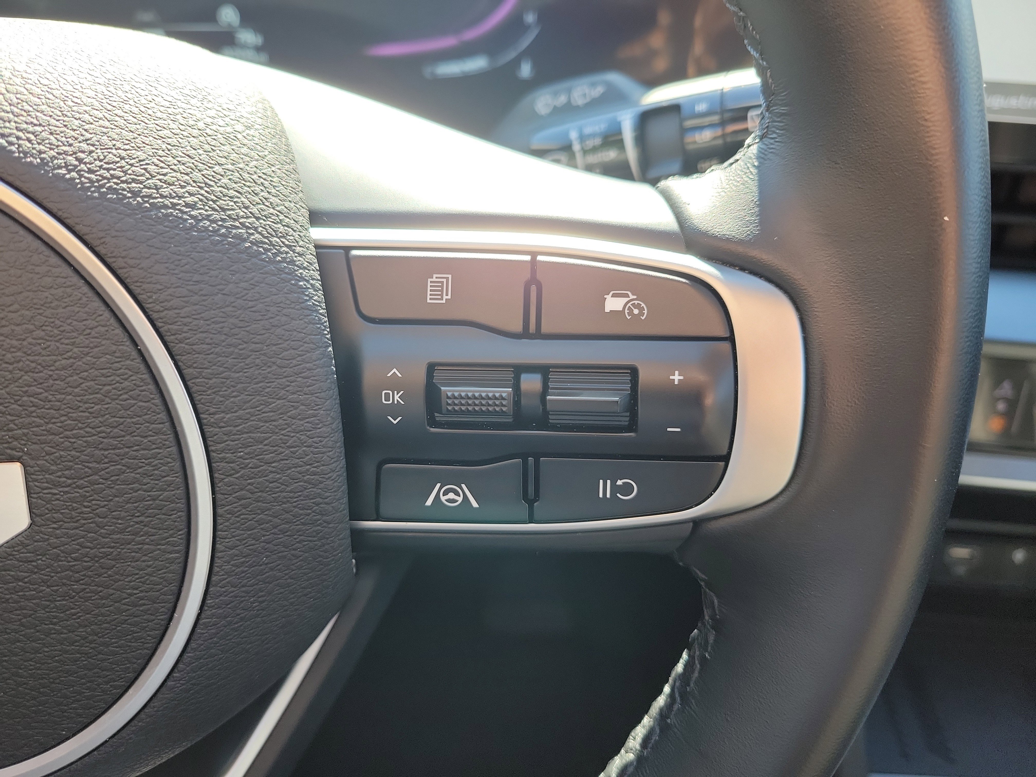 Certified 2025 Kia Sportage EX w/ Premium Package FWD image 31