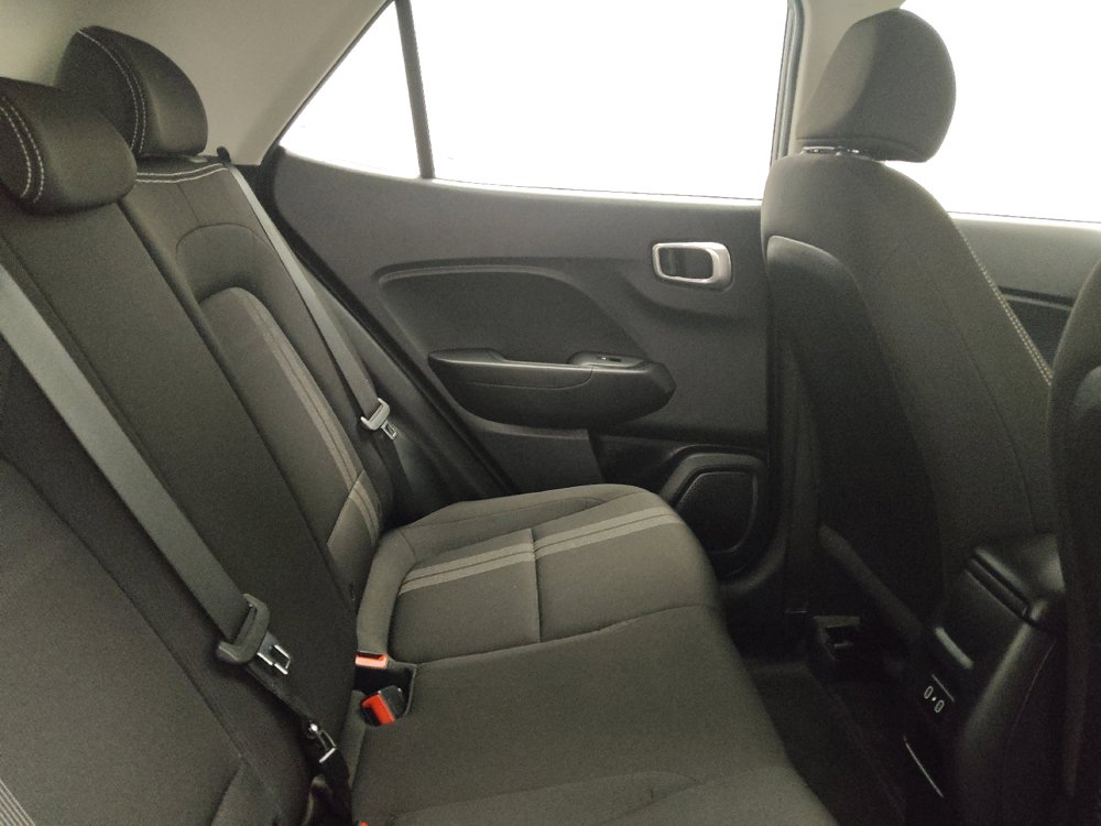 Used 2025 Hyundai Venue SEL image 19