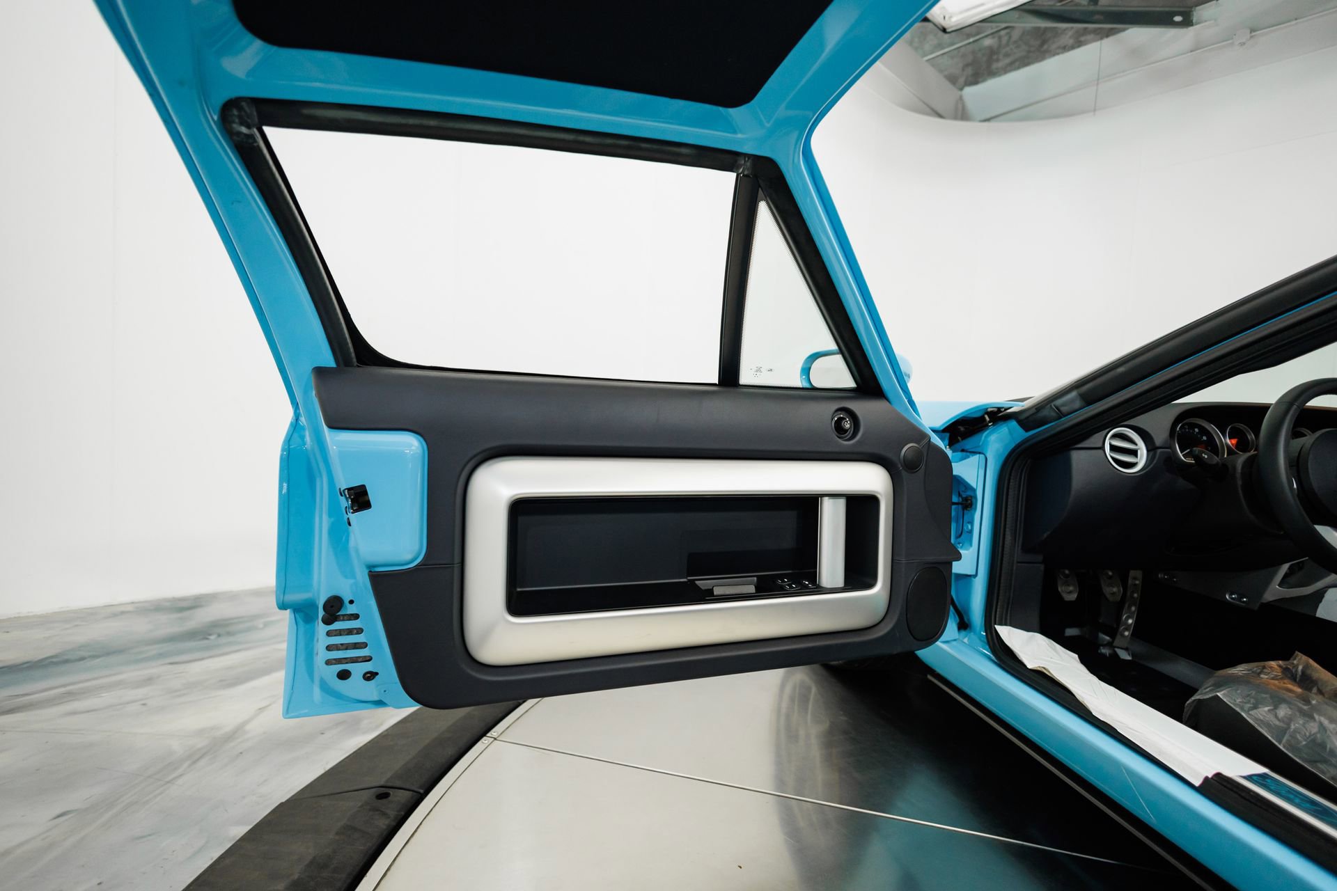 Used 2006 Ford GT RWD image 54