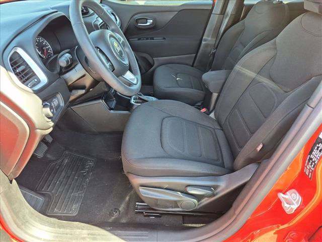 Used 2018 Jeep Renegade Latitude FWD image 16
