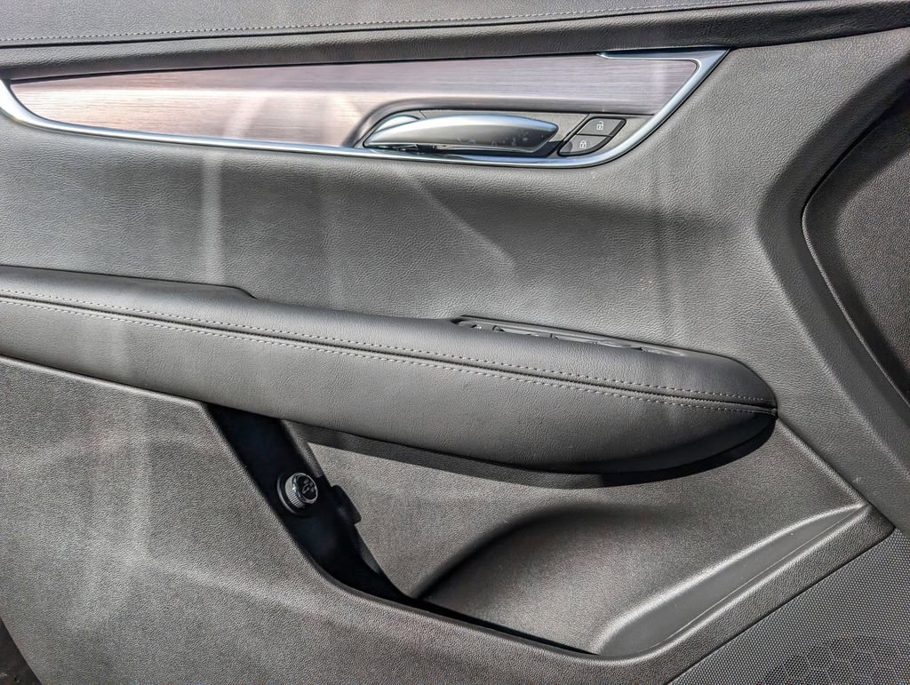 New 2026 Cadillac XT5 Luxury w/ LPO, Bronce Accent Package FWD image 10