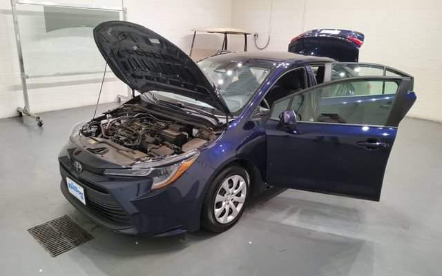 Used 2025 Toyota Corolla LE FWD image 10