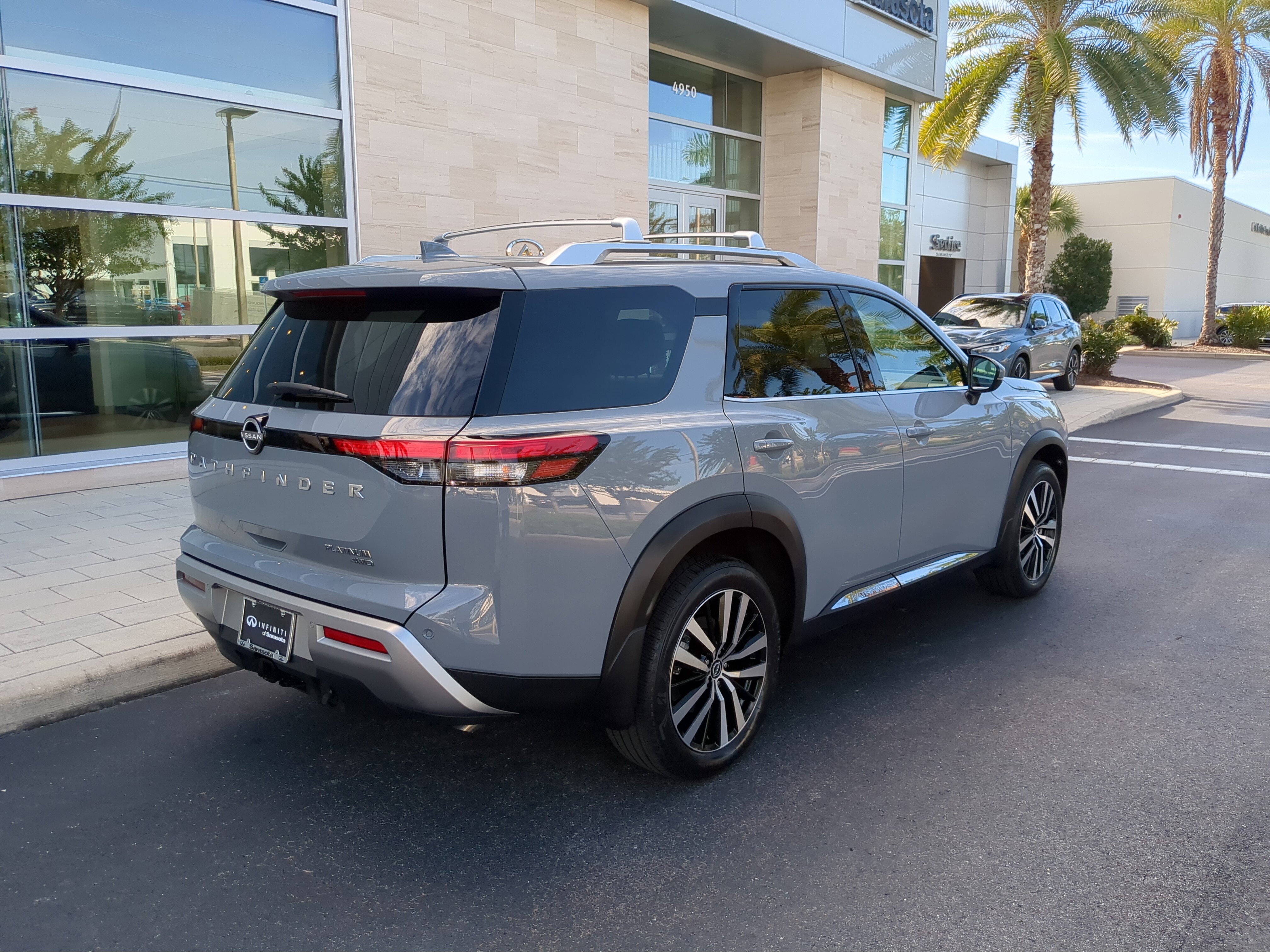 Used 2024 Nissan Pathfinder Platinum w/ Cargo Package image 4