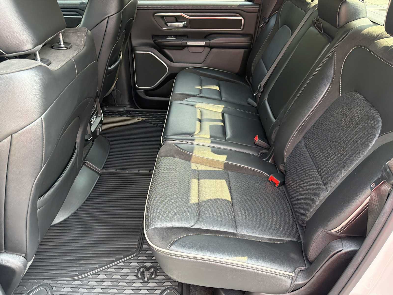 Used 2023 RAM 1500 Laramie AWD/4WD image 18