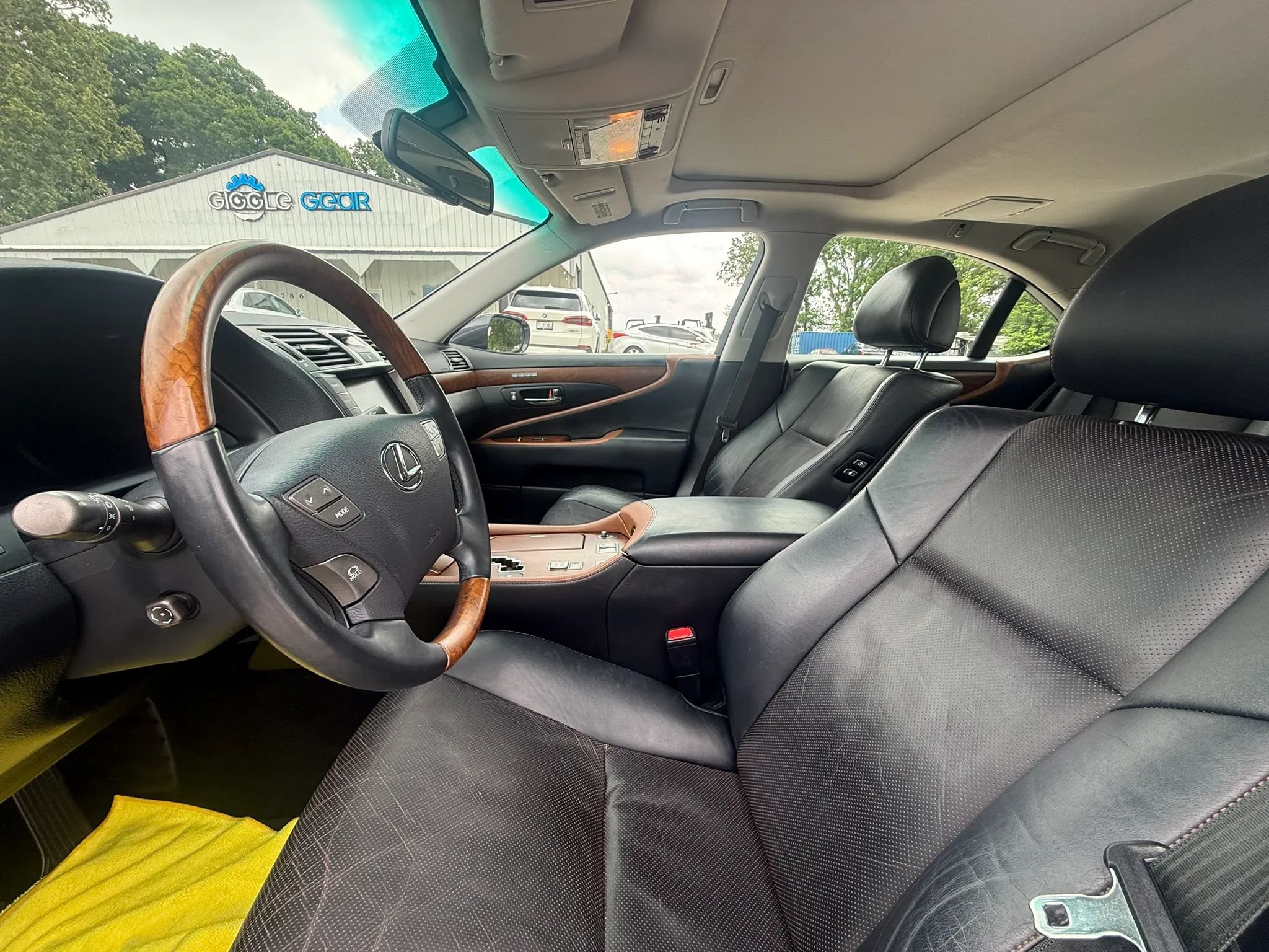 Used 2011 Lexus LS 460 w/ Touring Edition RWD image 11