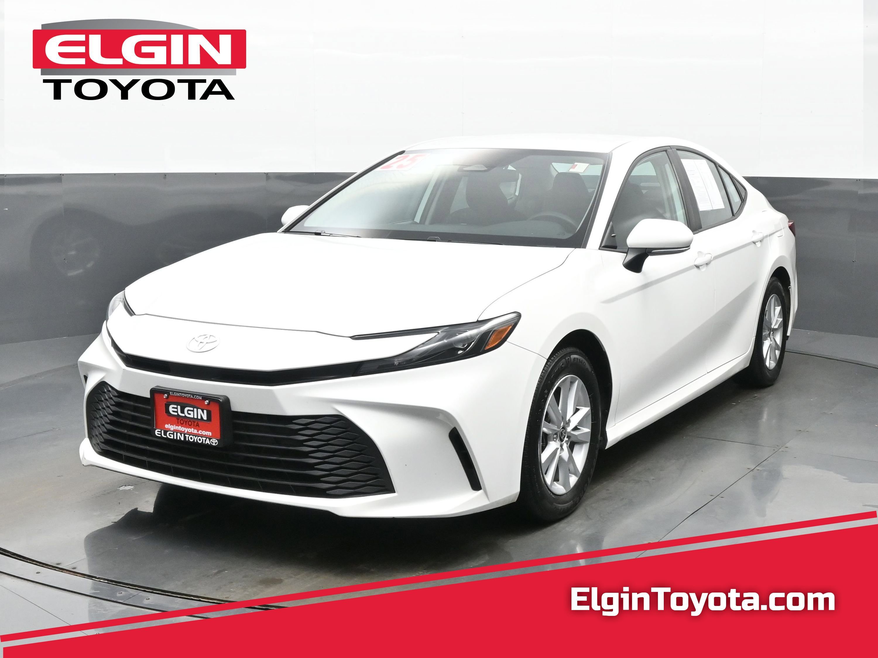 Used 2025 Toyota Camry LE image 1