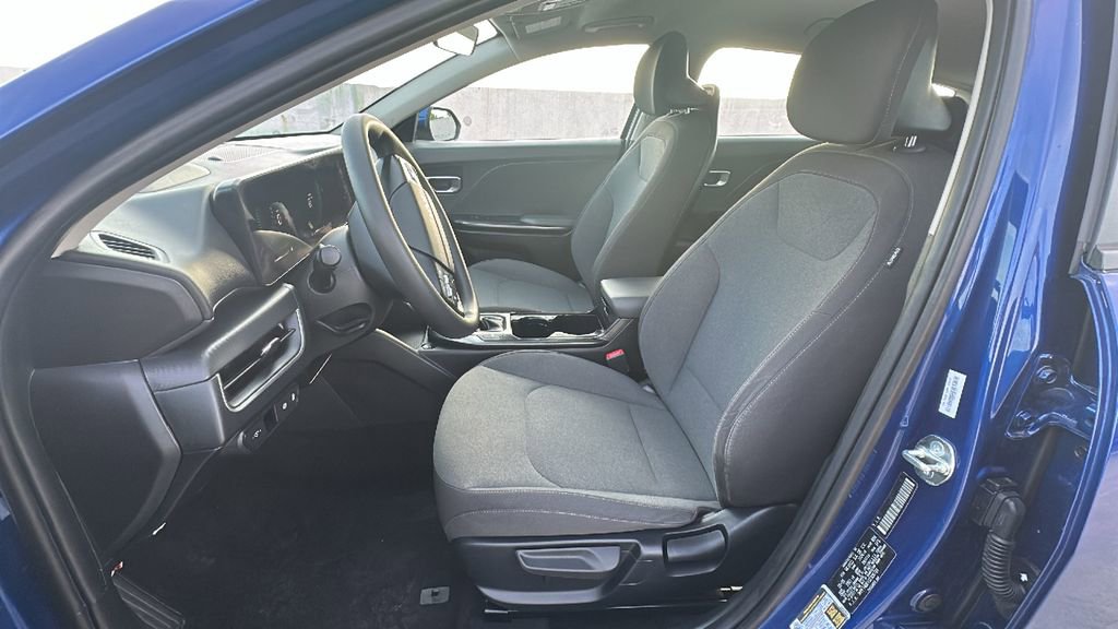 Used 2025 Kia K4 LXS FWD image 4