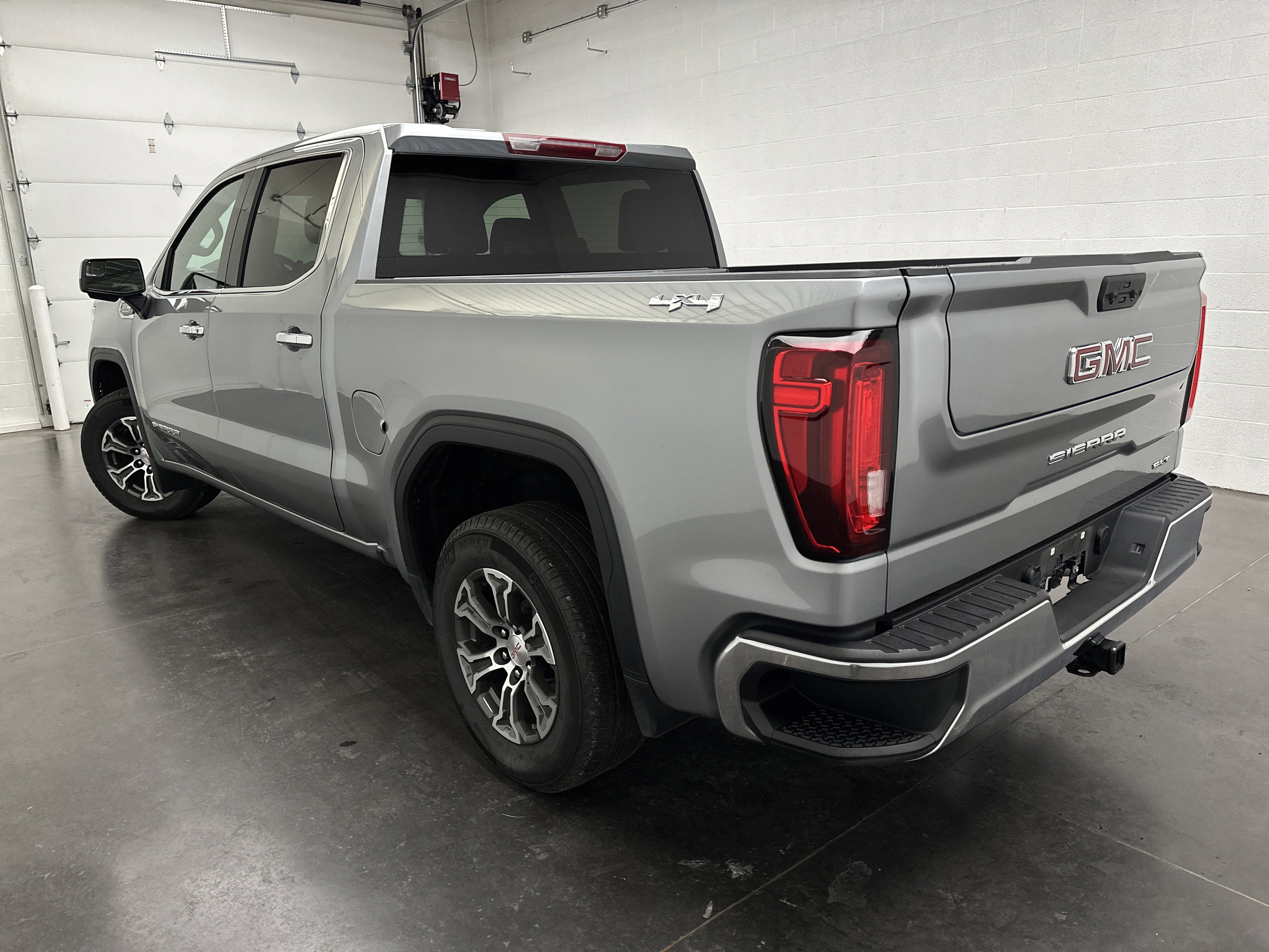 Used 2025 GMC Sierra 1500 SLT image 7
