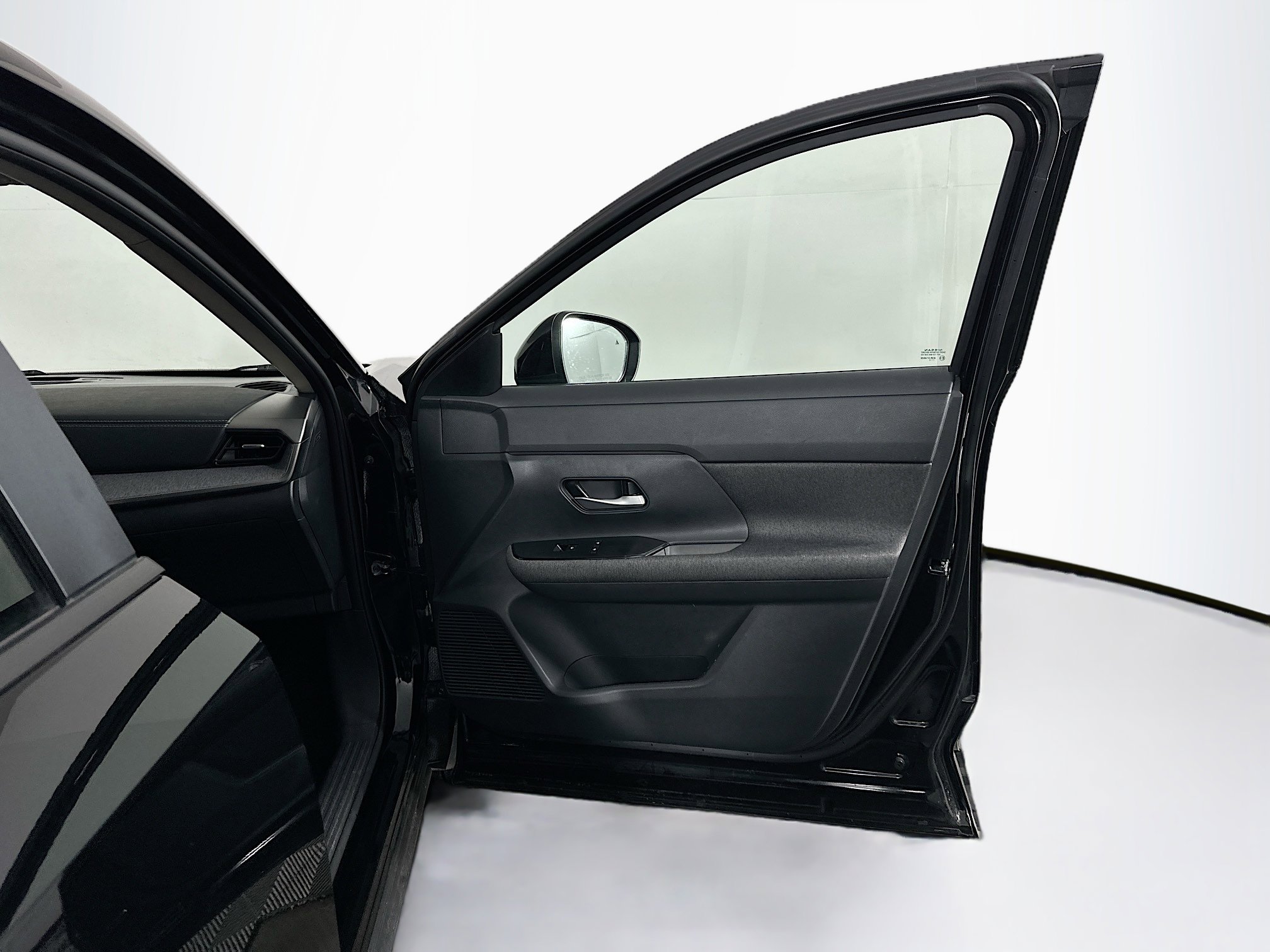 Used 2025 Nissan Kicks SV FWD image 30