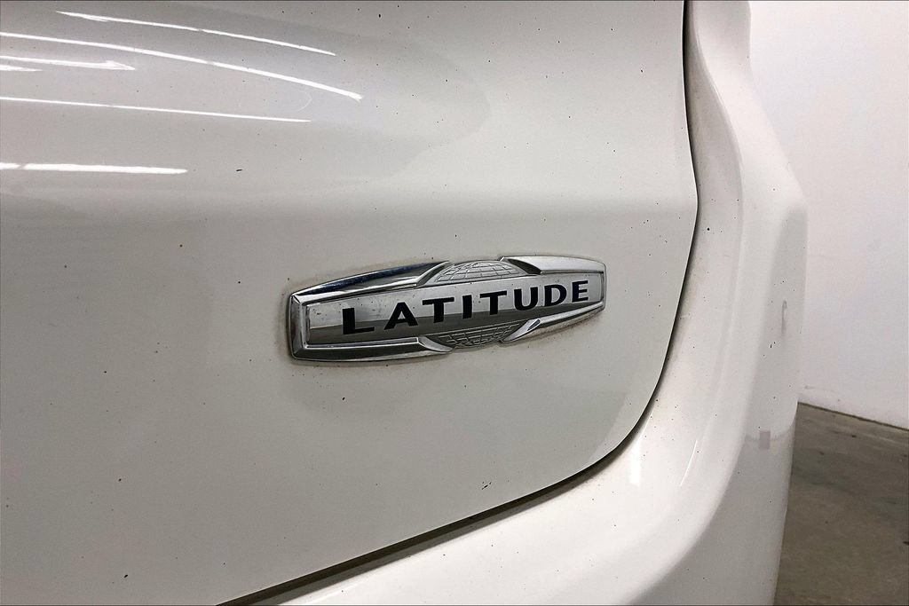 Used 2018 Jeep Compass Latitude w/ Safe & Security Group AWD/4WD image 24