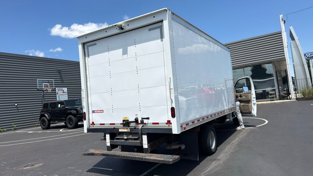 Used 2021 Chevrolet Express 3500 w/ Power Convenience Package RWD image 3