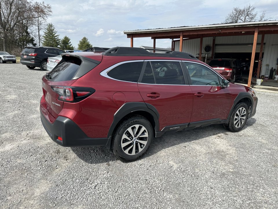 Used 2024 Subaru Outback Premium image 5