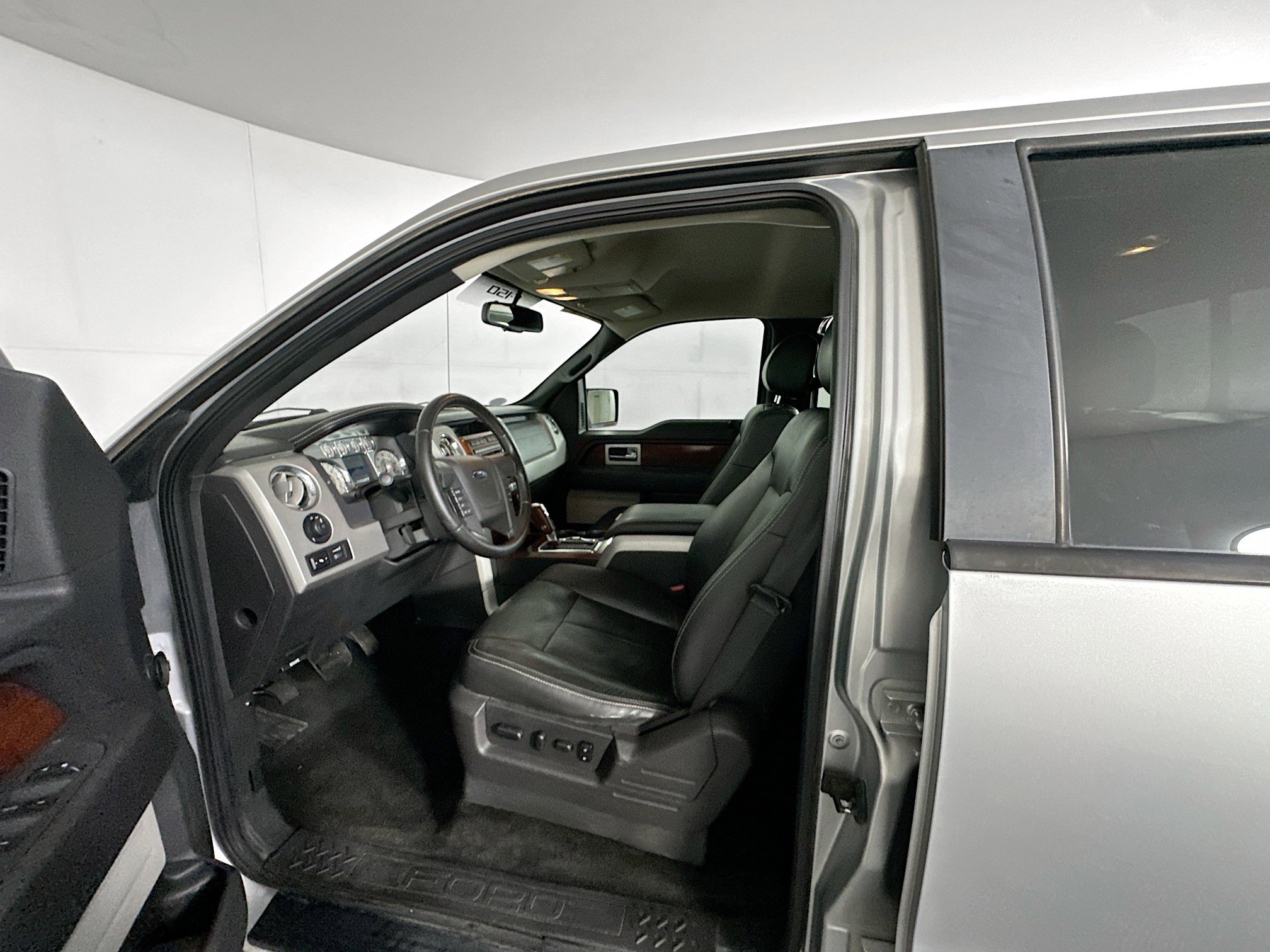 Used 2010 Ford F150 Lariat image 13