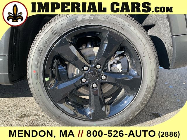 New 2025 Jeep Grand Cherokee Altitude image 8