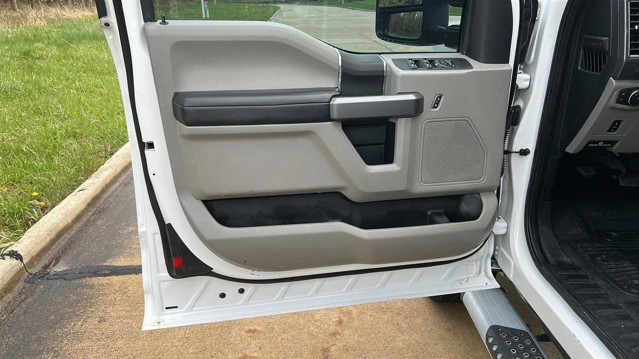 Used 2018 Ford F250 XLT w/ XLT Value Package image 41