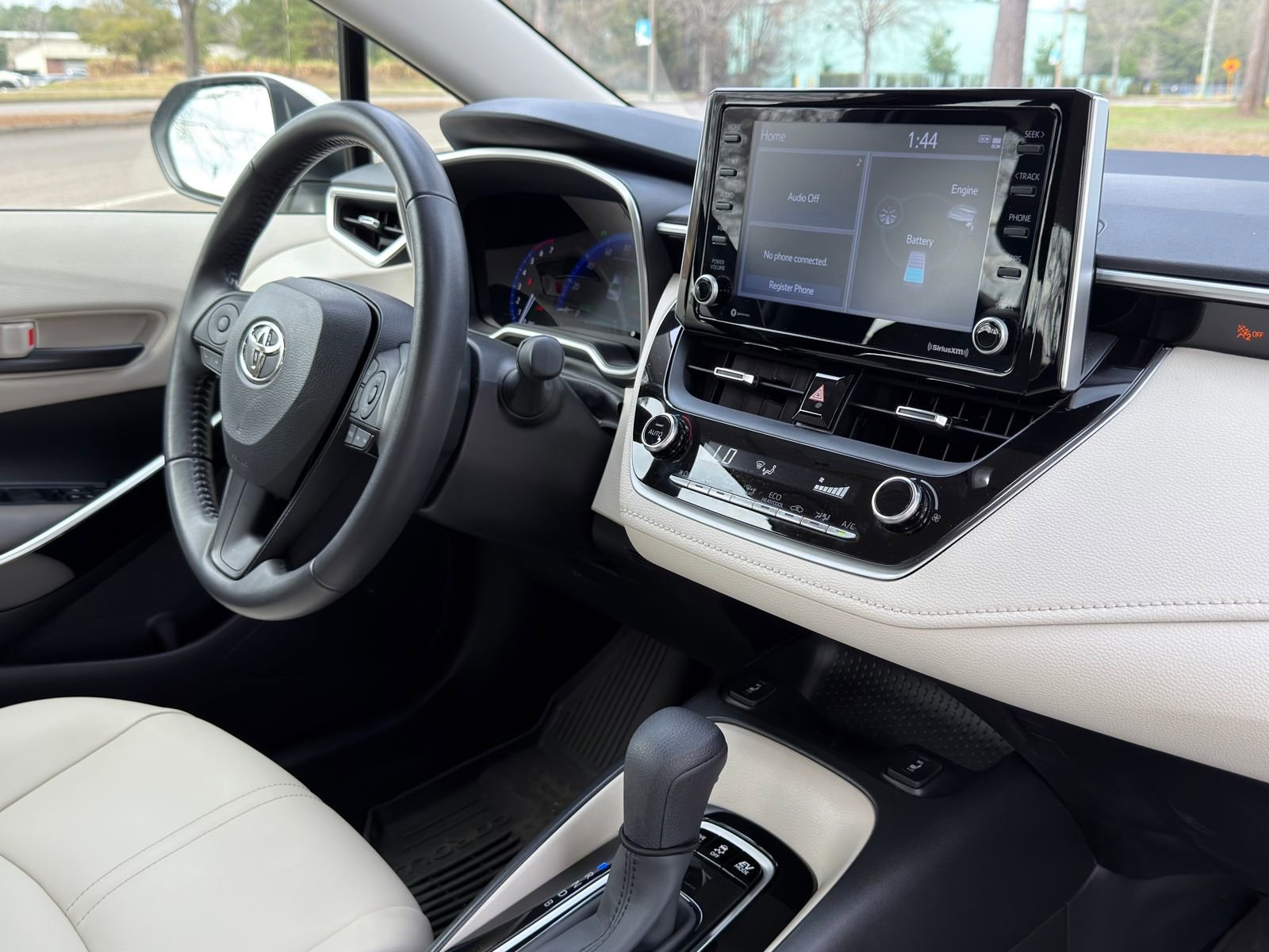 Used 2022 Toyota Corolla LE w/ Premium Interior Package image 17