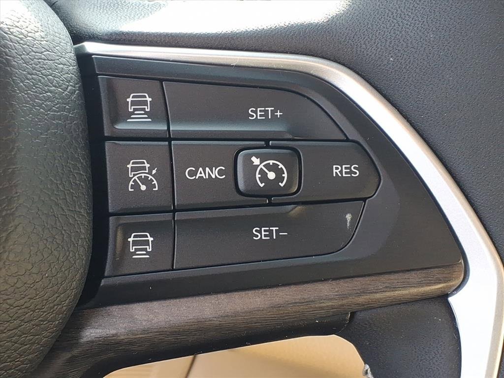 Certified 2024 Jeep Grand Cherokee Limited image 10