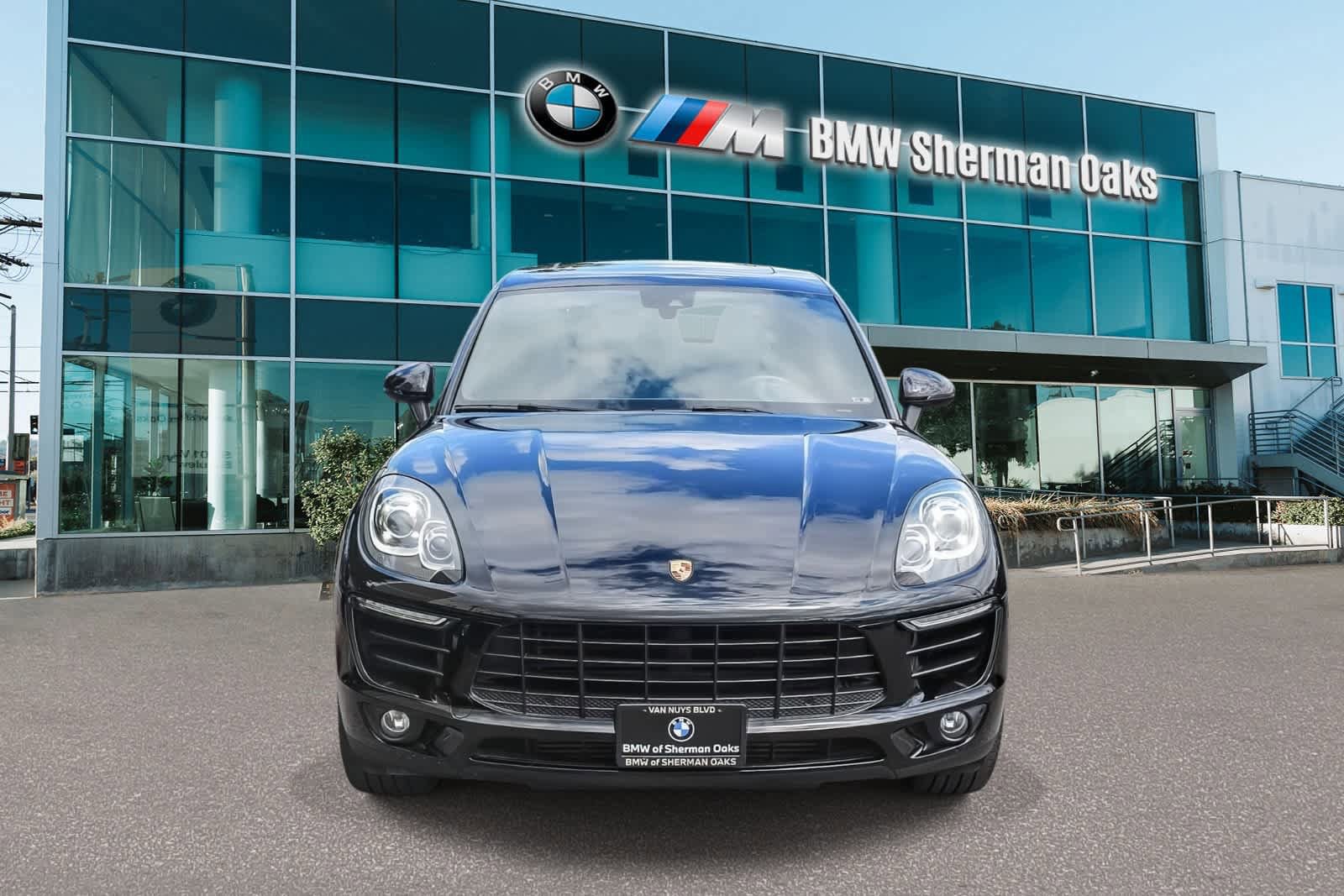 Used 2018 Porsche Macan Sport Edition AWD/4WD image 2