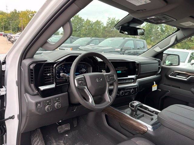 New 2026 Chevrolet Silverado 1500 RST w/ Redline Edition AWD/4WD image 14