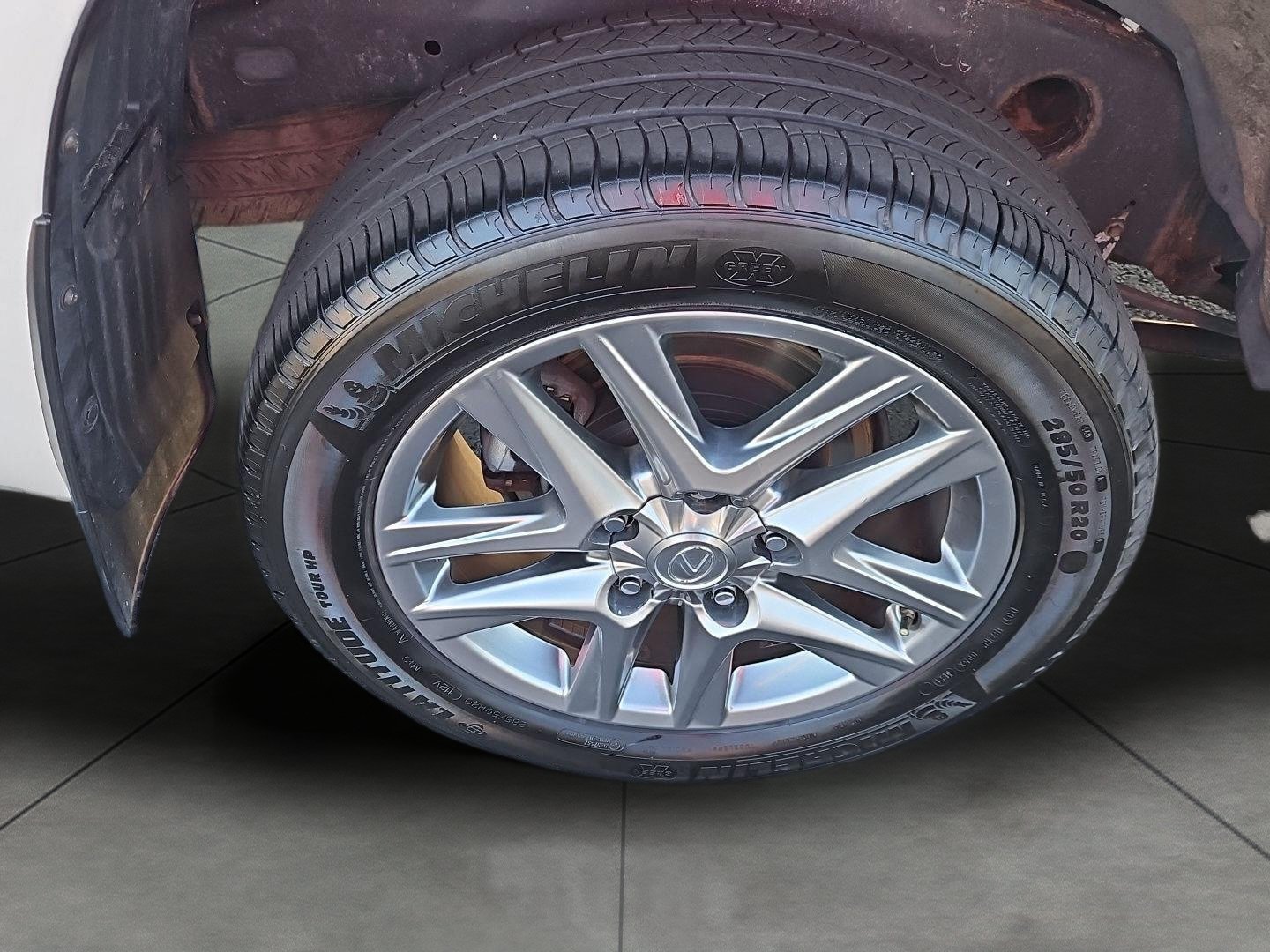Used 2015 Lexus LX 570 4WD image 10