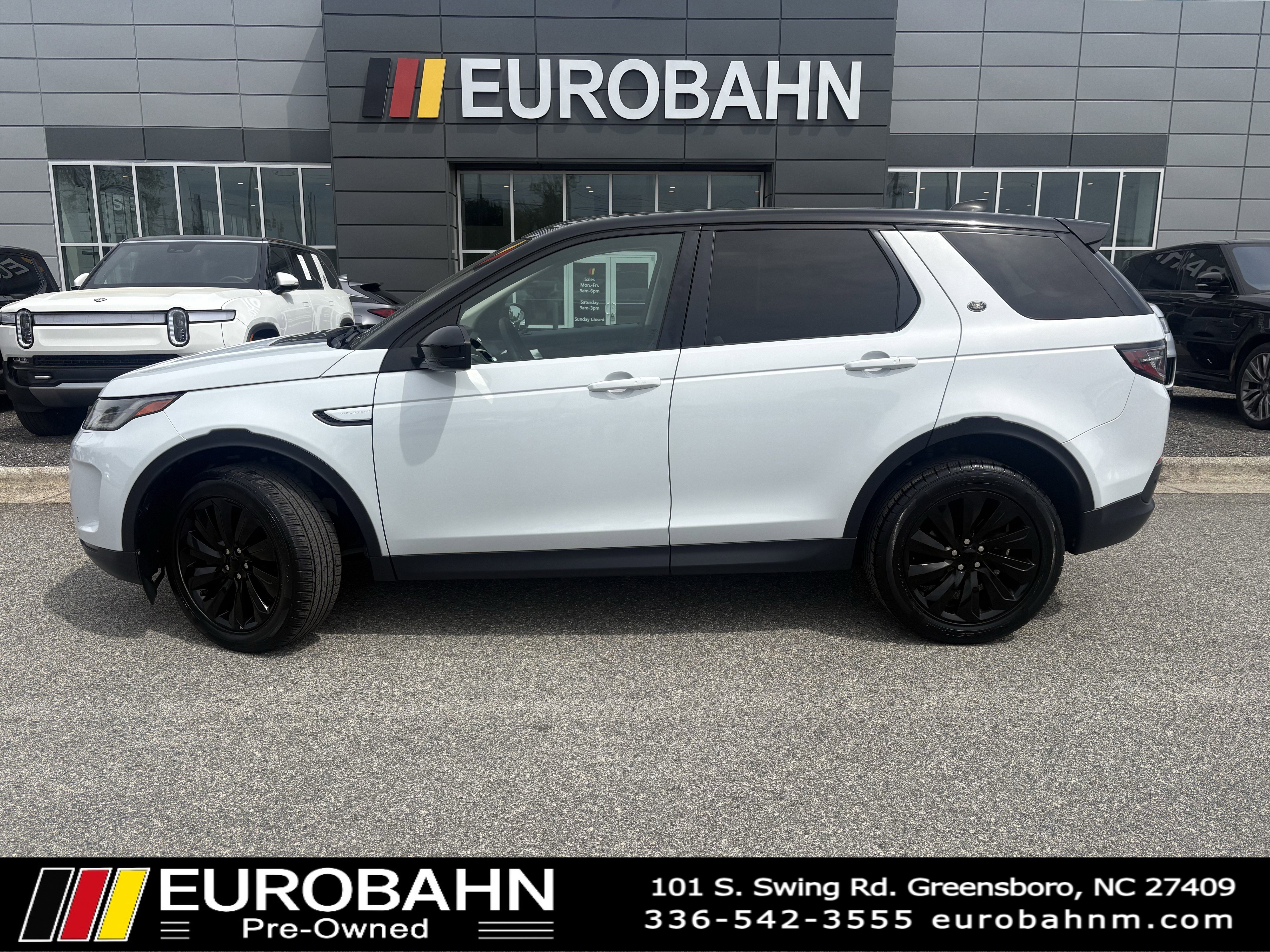 Used 2020 Land Rover Discovery Sport SE image 2