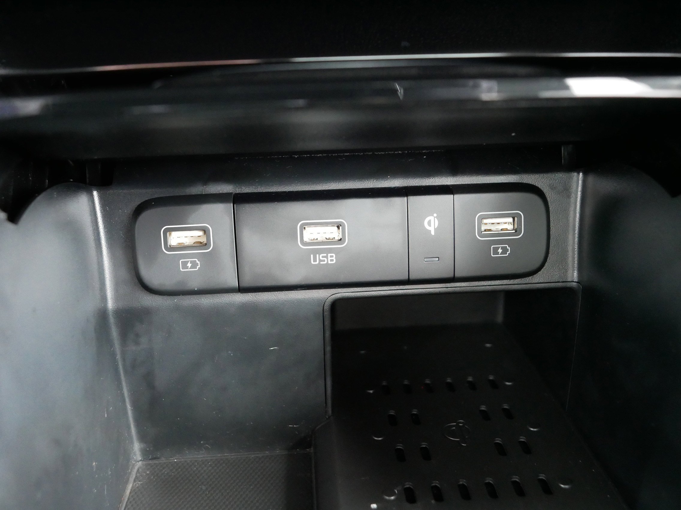 Certified 2023 Kia Sorento SX image 33