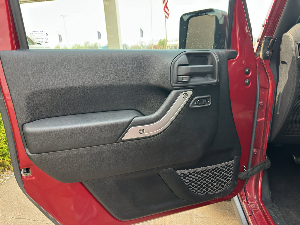 Used 2012 Jeep Wrangler Rubicon w/ PWR Convenience Group image 10